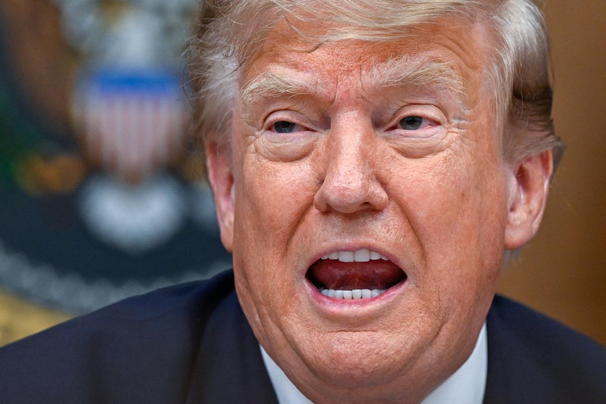 ABD Başkanı Donald Trump tan İran a&ccedil;ıklaması! "&Ccedil;ok ağır şekilde vuracağız" 2