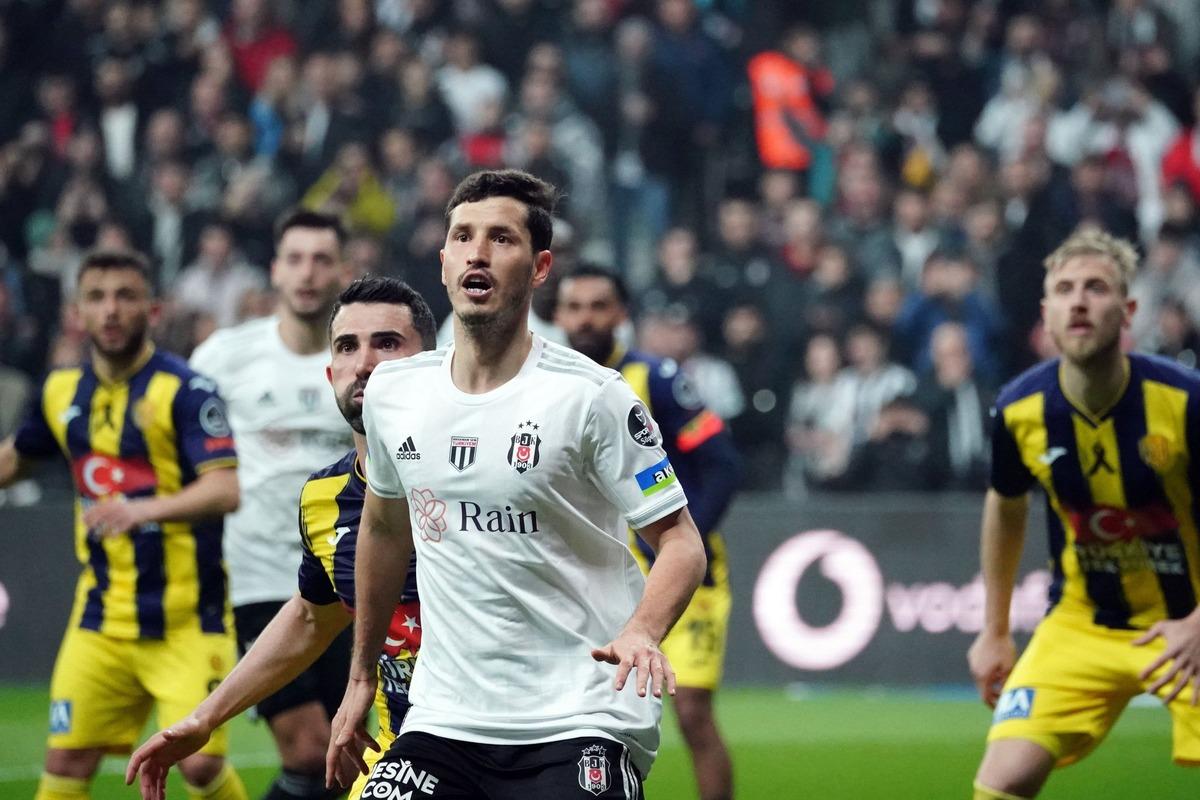 Beşiktaş ta Salih Uçan ın yeni adresi belli oldu! 2
