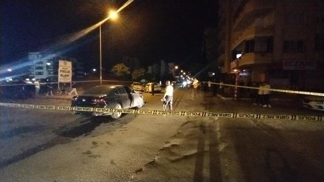 Kavşakta feci kaza: 3 otomobil hurdaya döndü, 7 kişi yaralandı
