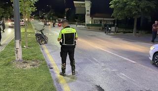 Sivas'ta motosiklet ile elektrikli bisiklet &ccedil;arpıştı: 2 ağır yaralı
