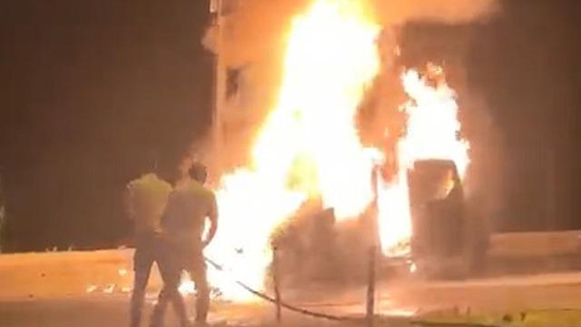 Bingöl’de hafif ticari araç alev alev yandı