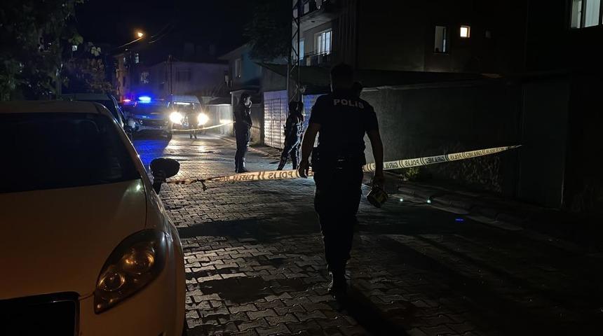 Sokaktaki tartışma kanlı bitti: 1 yaralı