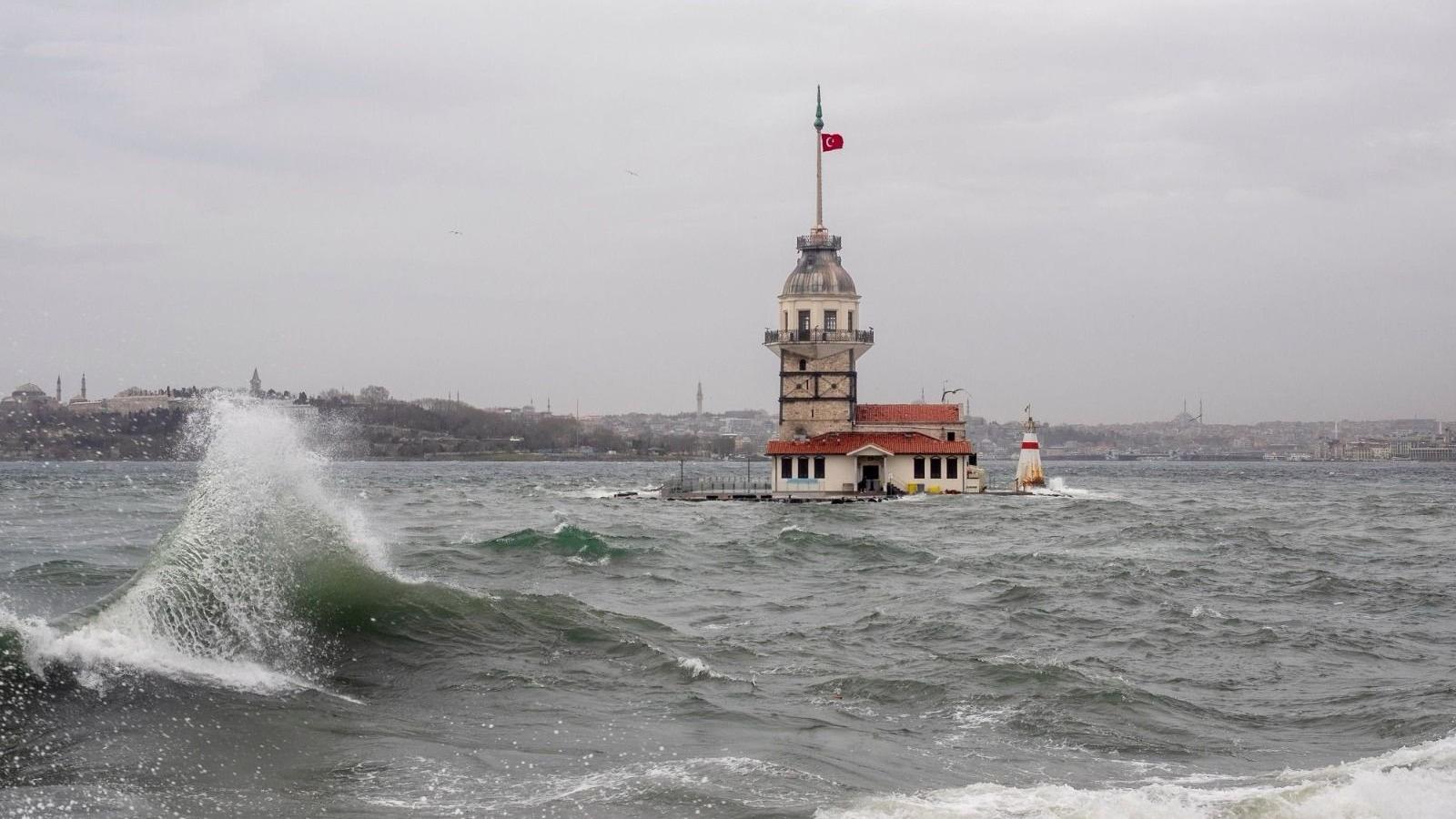 İstanbul için valilikten kritik uyarı! Fırtına yolda, çatılar uçabilir