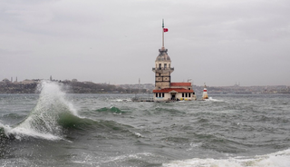İstanbul i&ccedil;in valilikten kritik uyarı! Fırtına yolda, &ccedil;atılar u&ccedil;abilir