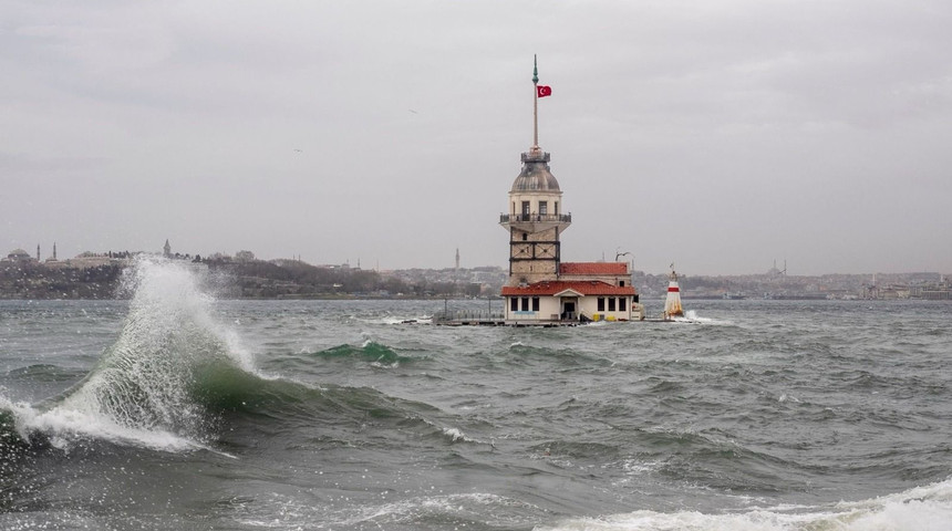 İstanbul i&ccedil;in valilikten kritik uyarı! Fırtına yolda, &ccedil;atılar u&ccedil;abilir
