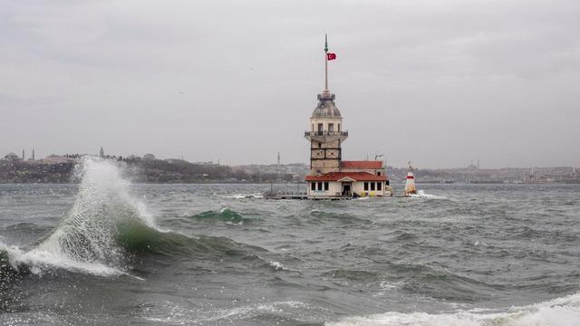İstanbul için valilikten kritik uyarı! Fırtına yolda, çatılar uçabilir