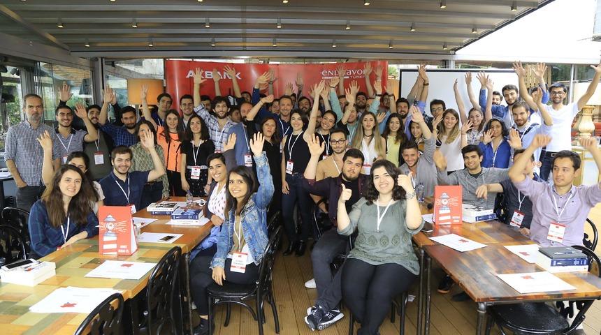 Gençlik programı CaseCampus'un mezunlarından 60 kişi kendi girişimini kurdu