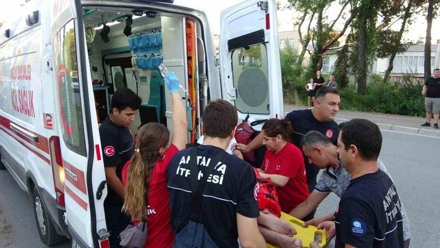 Karşı şeride geçen otomobil ortalığı savaş alanına çevirdi: 4 yaralı 5
