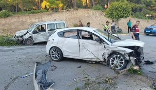 Karşı şeride ge&ccedil;en otomobil ortalığı savaş alanına &ccedil;evirdi: 4 yaralı