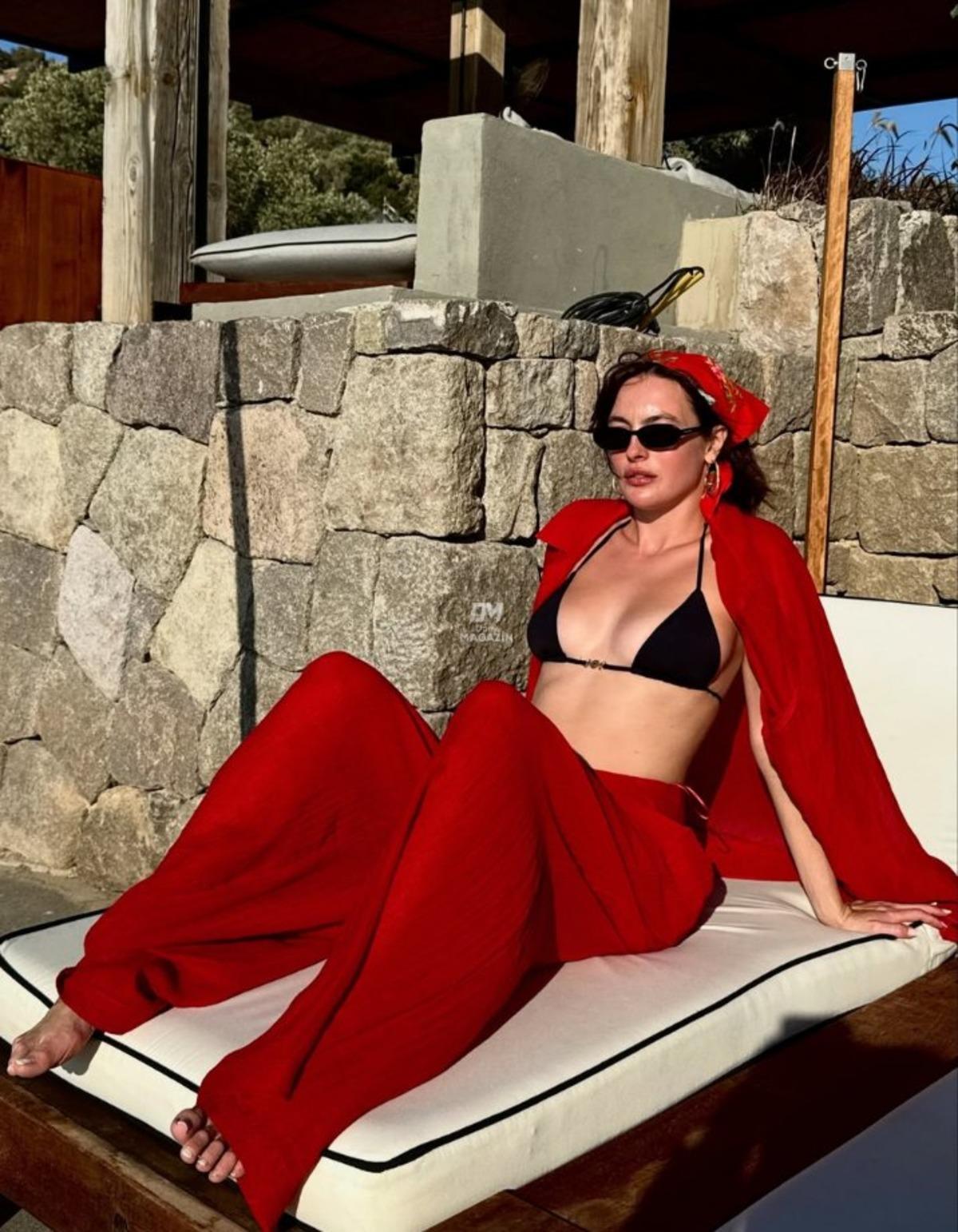 Melis Sezen in tatil tarzı olay oldu! Kırmızı kombiniyle sosyal medyayı salladı 4