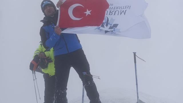 ETÜ bayrağı zirvede