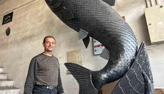 İranlı sanat&ccedil;ı atık metalden inci kefali tasarladı