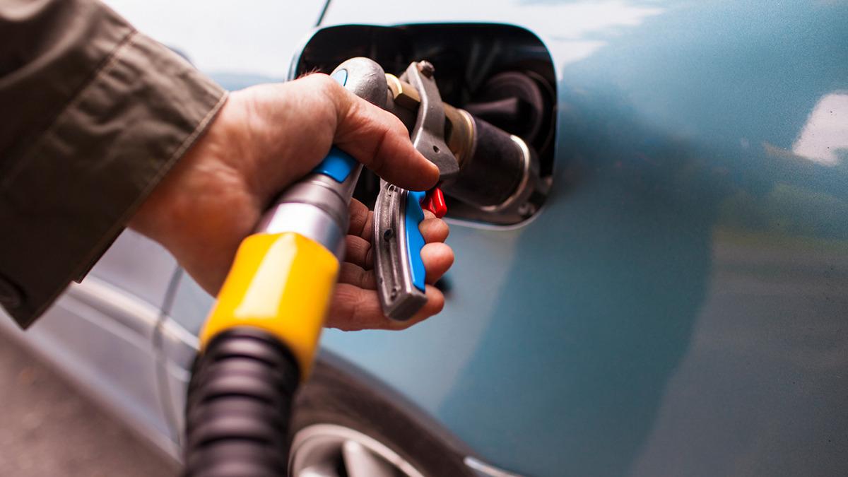 Akaryakıtta zam dalgası s&uuml;r&uuml;yor! Motorin, benzin, otogaz&hellip; Tabela yine değişecek 3