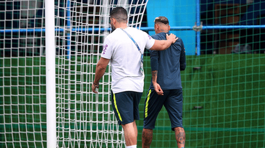 Brezilya'da Neymar antrenmanı yarıda bıraktı