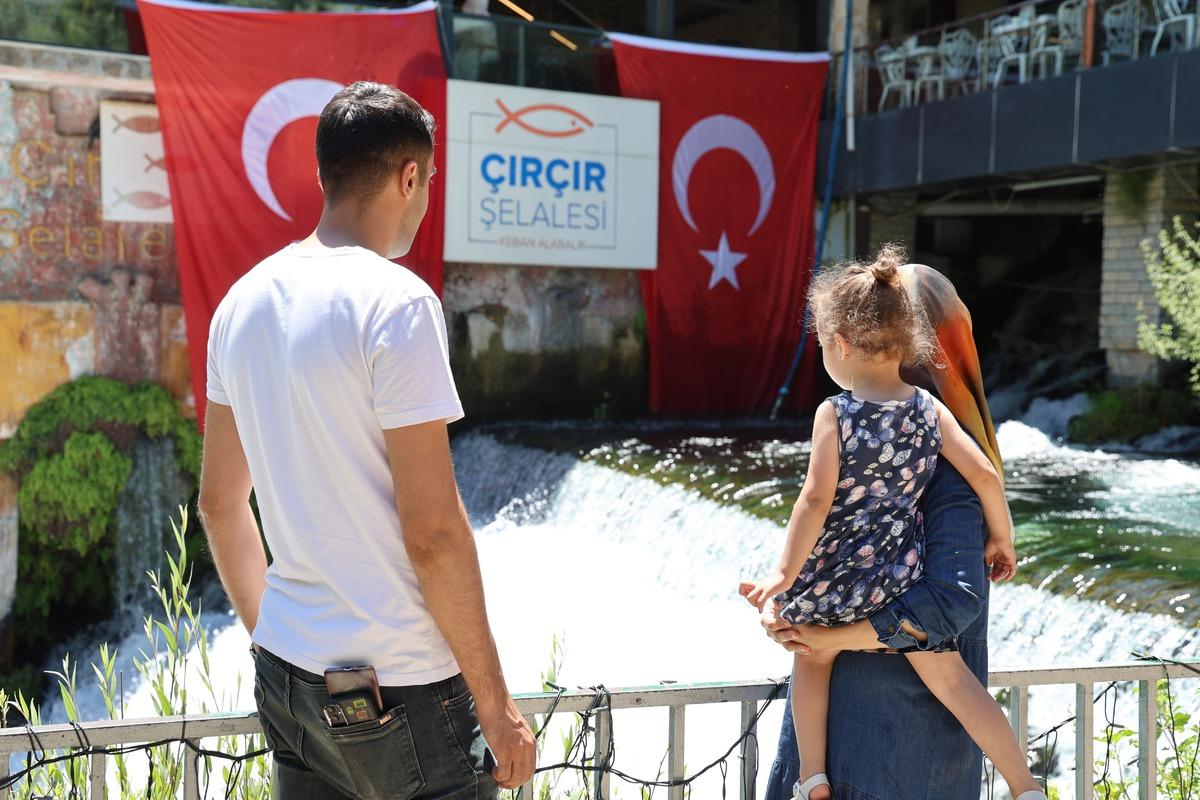 D&uuml;nyanın en gen&ccedil; şelalesi T&uuml;rkiye de! Her yıl 400 bin kişi akın ediyor 3