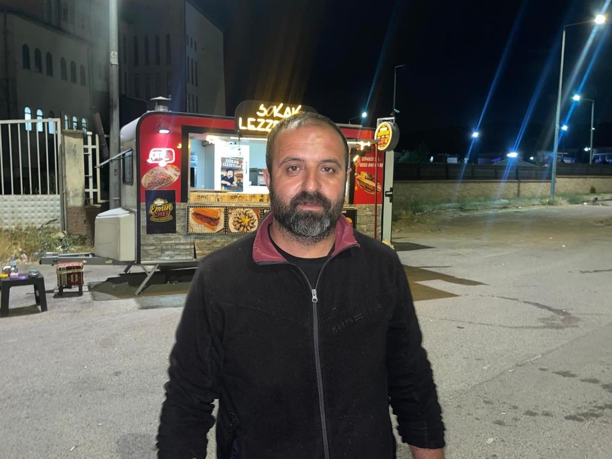 Kokorecin müdavimi olan tilki! Her akşam gelip paketini alıyor 2