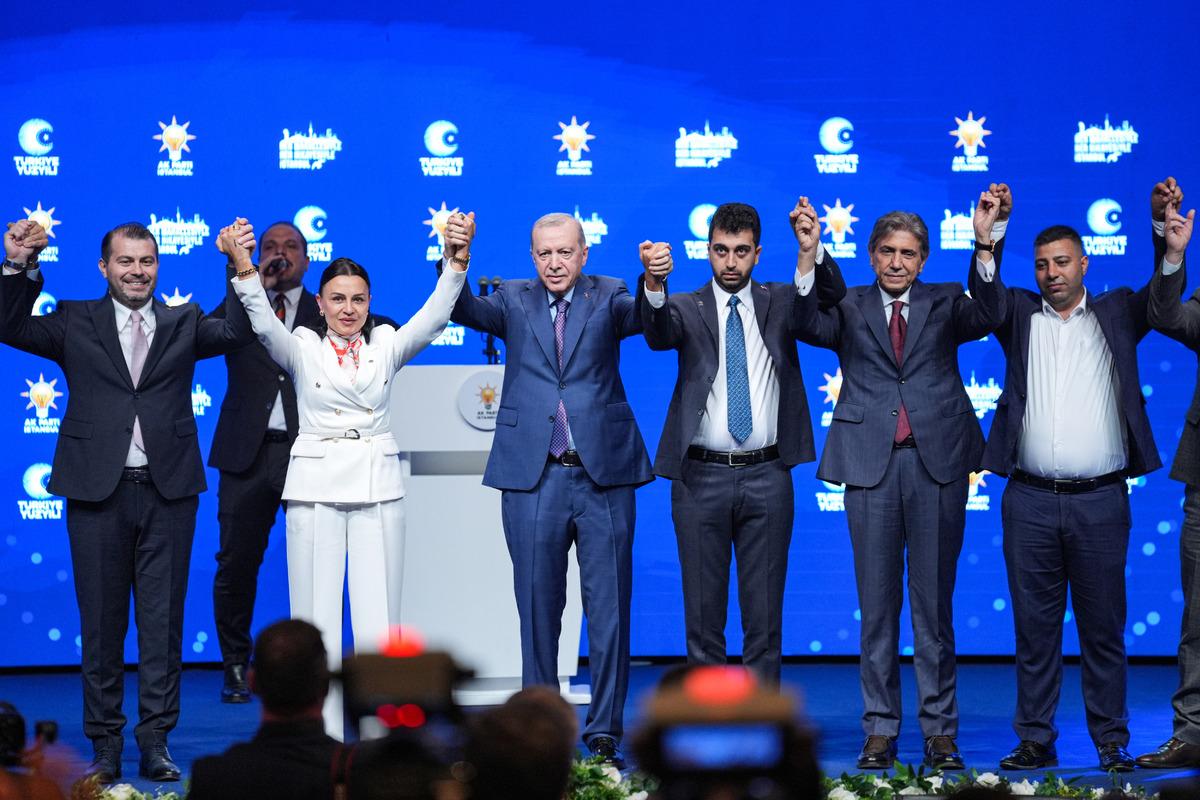 3 belediye başkanı AK Parti ye katıldı! Eren Ali Bingöl, Orhan Çerkez, Sacit Terzi... 3