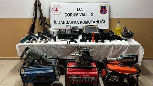 Çorum'da define avcılarına jandarmadan suçüstü operasyon: 5 tutuklama
