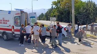 Otomobile çarpan motosiklet sürücüsü ağır yaralandı