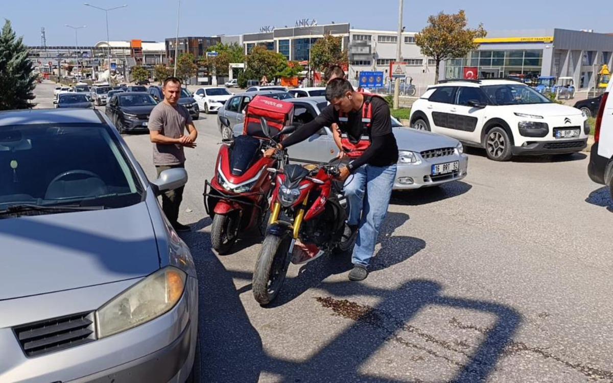 Otomobile çarpan motosiklet sürücüsü ağır yaralandı 2