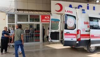 Devrilen trakt&ouml;r&uuml;n altında kalan muhtar ağır yaralandı