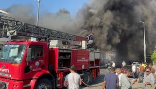 Fethiye'de ayakkabı mağazası alevlere teslim oldu