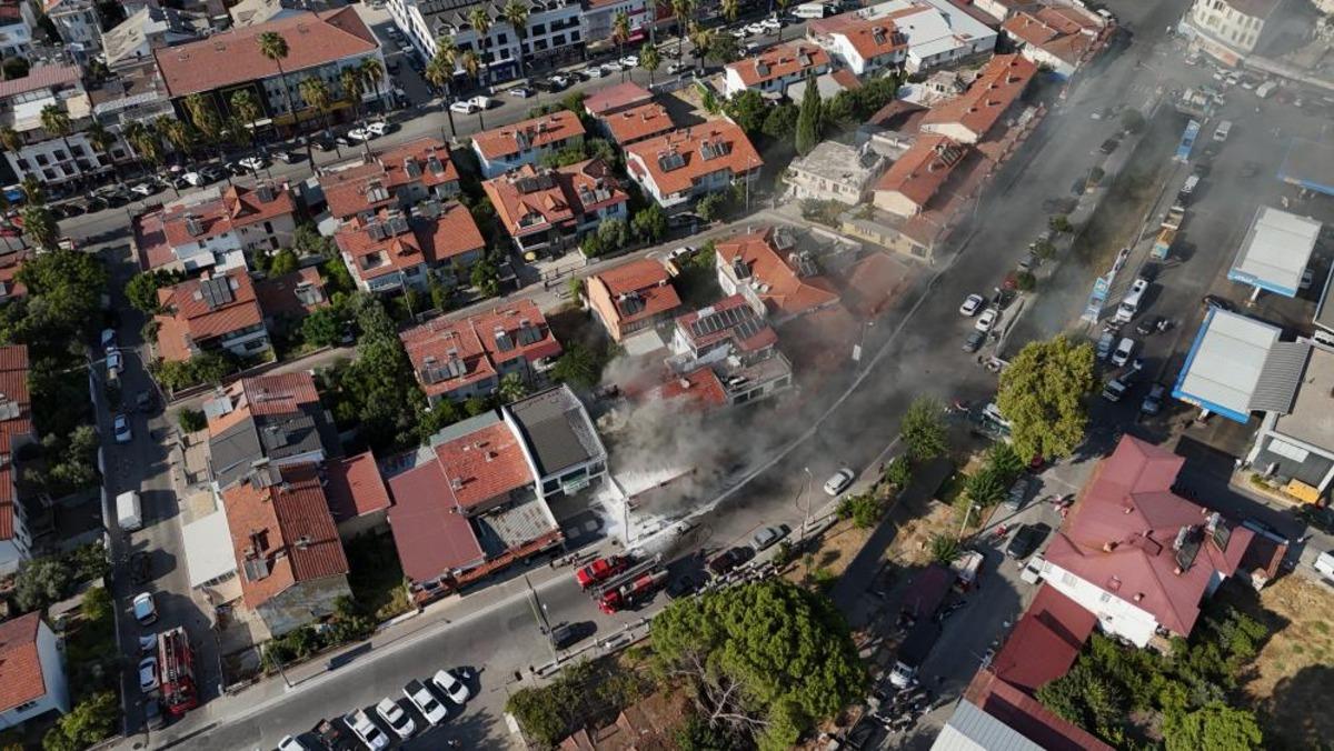 Fethiye de ayakkabı mağazası alevlere teslim oldu 3