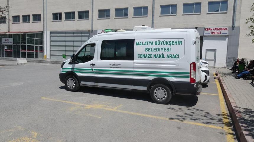 Trakt&ouml;r şarampole devrildi: S&uuml;r&uuml;c&uuml; hayatını kaybetti