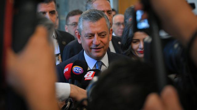 Yeni Parti Genel Başkanı Özel'den AK Parti'ye geçen 3 belediye başkanıyla ilgili ilk yorum