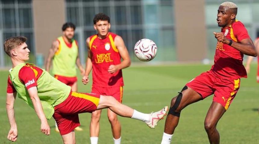 Galatasaray&rsquo;da yeni sezon hazırlıkları s&uuml;r&uuml;yor