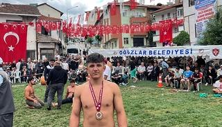 Milli g&uuml;reş&ccedil;i Volkan Bilgin, 17 yaş altında d&uuml;nya &uuml;&ccedil;&uuml;nc&uuml;s&uuml; oldu
