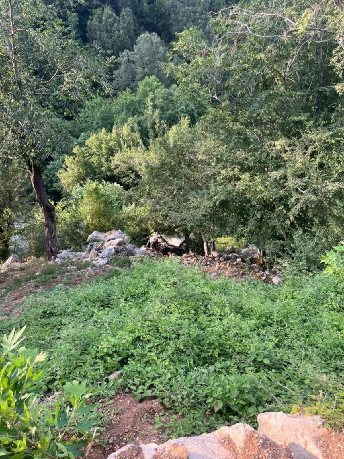 Osmaniye&rsquo;de otomobil u&ccedil;uruma savruldu: 1 yaralı 2