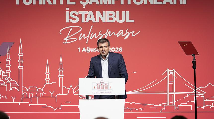 Baykar Y&ouml;netim Kurulu Başkanı Sel&ccedil;uk Bayraktar, 2026 YKS İstanbul Şampiyonları Buluşması'nda konuştu