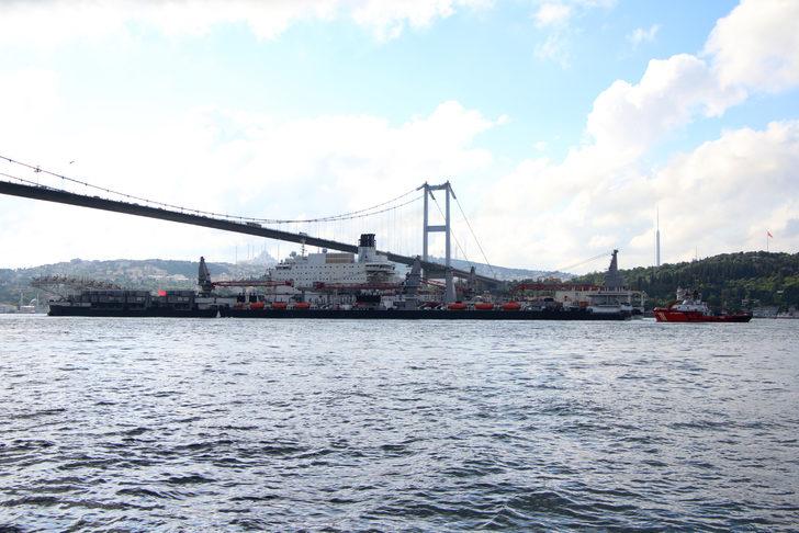 Ek fotoğraflar// "Pionering Spirit" gemisi İstanbul Boğazı'ndan geçiyor