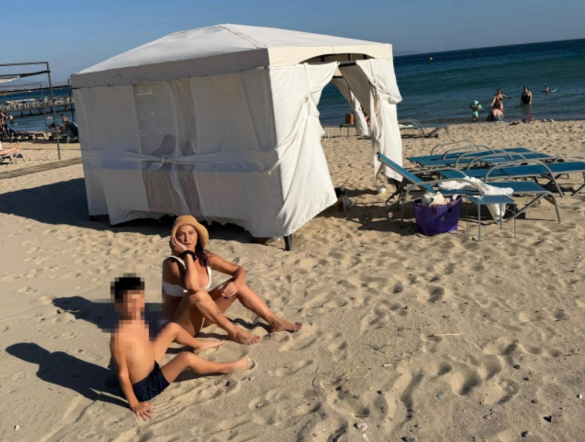 Hülya Avşar 62 yaşında 20 liklere taş çıkardı! Bikinisiyle böyle poz verdi 1
