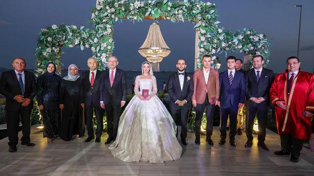 Kılıçdaroğlu, AK Partili vekille birlikte şahit oldu! Anons düğüne damga vurdu
