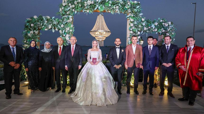 Kılı&ccedil;daroğlu, AK Partili vekille birlikte şahit oldu! Anons d&uuml;ğ&uuml;ne damga vurdu