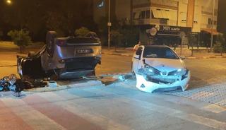 &Ccedil;arpışmanın etkisiyle ters d&ouml;nen otomobilden hafif yaralı &ccedil;ıktılar