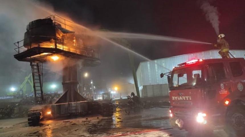İskenderun&rsquo;da vin&ccedil; alevlere teslim oldu