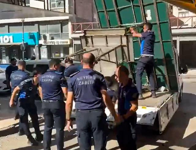 &Ccedil;ocuğuna 2 lahmacun almak isteyen kadına &ldquo;5&rsquo;ten az satmam&rdquo; s&ouml;zleri g&uuml;ndem olmuştu: Tezgahı kaldırıldı 5