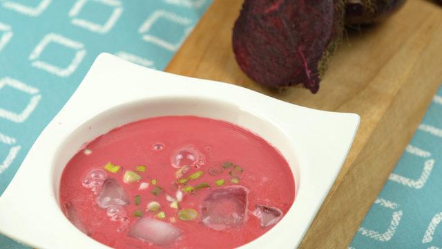 Yaz sofraları için serinleten başlangıç: Soğuk Pancar Çorbası 