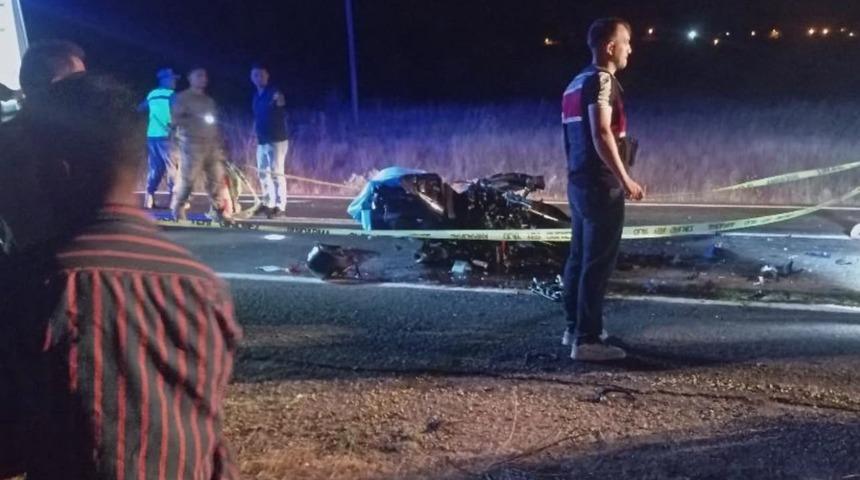 Diyarbakır&rsquo;da motosiklet iş makinesine arkadan &ccedil;arptı: 1 &ouml;l&uuml;
