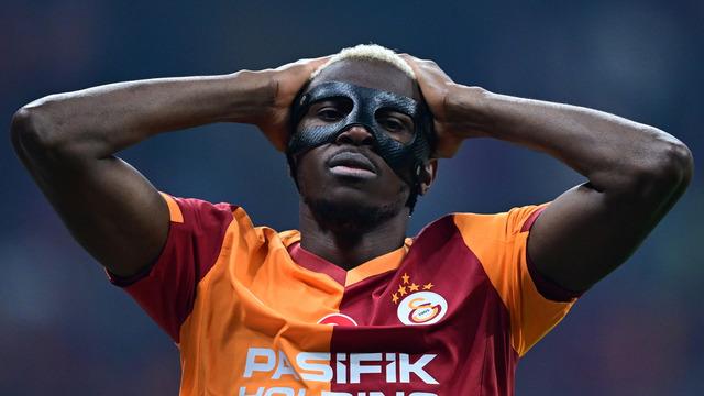 Galatasaray'da Victor Osimhen endişesi! Yine devredeler