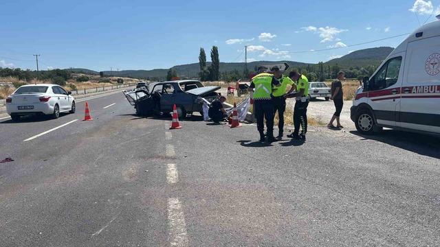 Kütahya’da otomobiller çarpıştı: 1 ölü, 4 yaralı 2