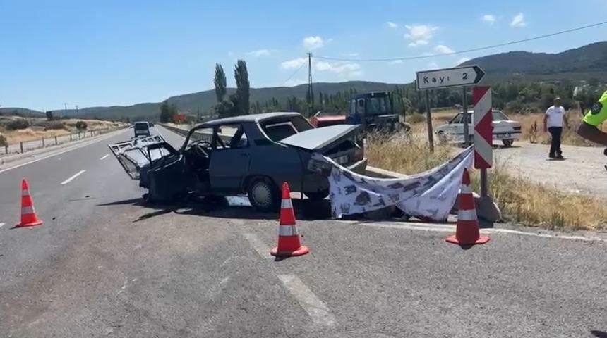 K&uuml;tahya&rsquo;da otomobiller &ccedil;arpıştı: 1 &ouml;l&uuml;, 4 yaralı