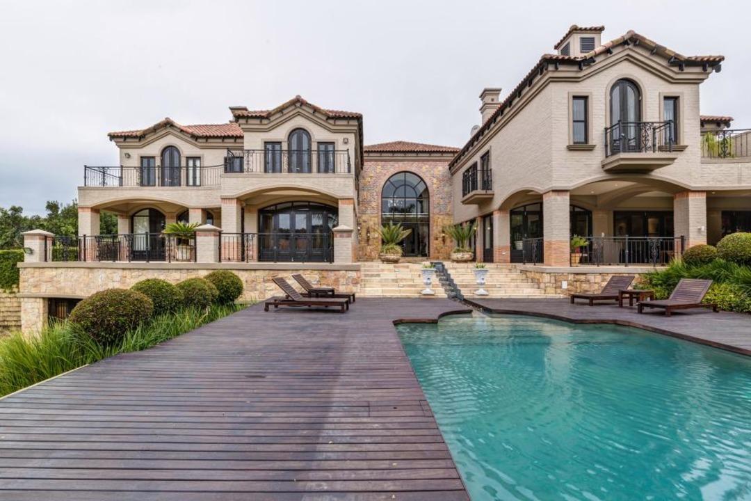 D&uuml;nyanın en g&uuml;zel evleri se&ccedil;iliyor! Fiyatları dudak u&ccedil;uklattı