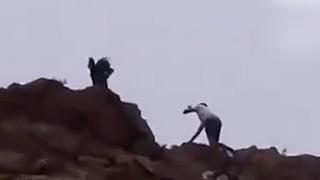 Faslı göçmenler ülkeye geri döndü! Askerden taşlı müdahale