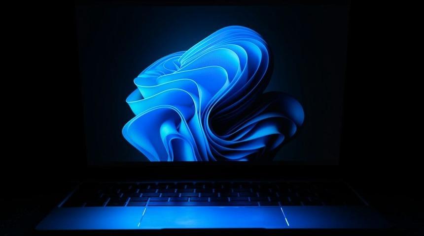 Microsoft d&uuml;ğmeye bastı: Windows 11 kullananlara 'RAM' m&uuml;jdesi!