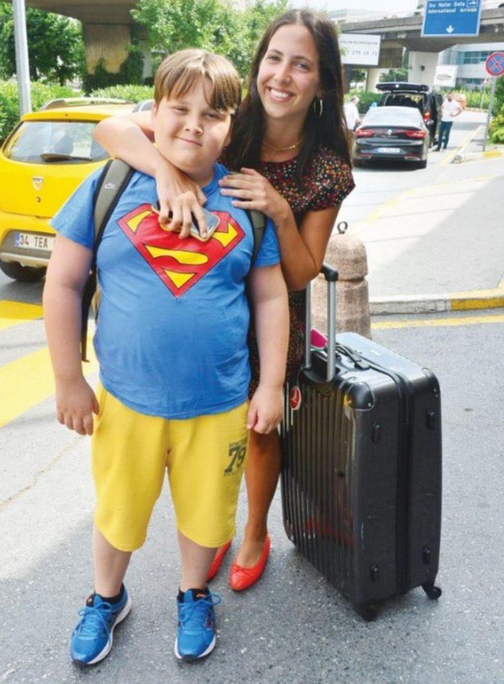 Kardeşiyle tatil yaptı G1