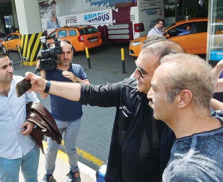 Kardeşiyle tatil yaptı G4